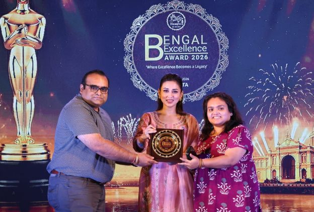 Teeth Care Multispeciality Dental Clinic receiving Bengal Excellence Award 2026 for outstanding dental services in Kolkata