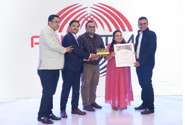 Teeth Care Multispeciality Dental Clinic receiving Global Healthcare Award for best dental clinic in Kolkata