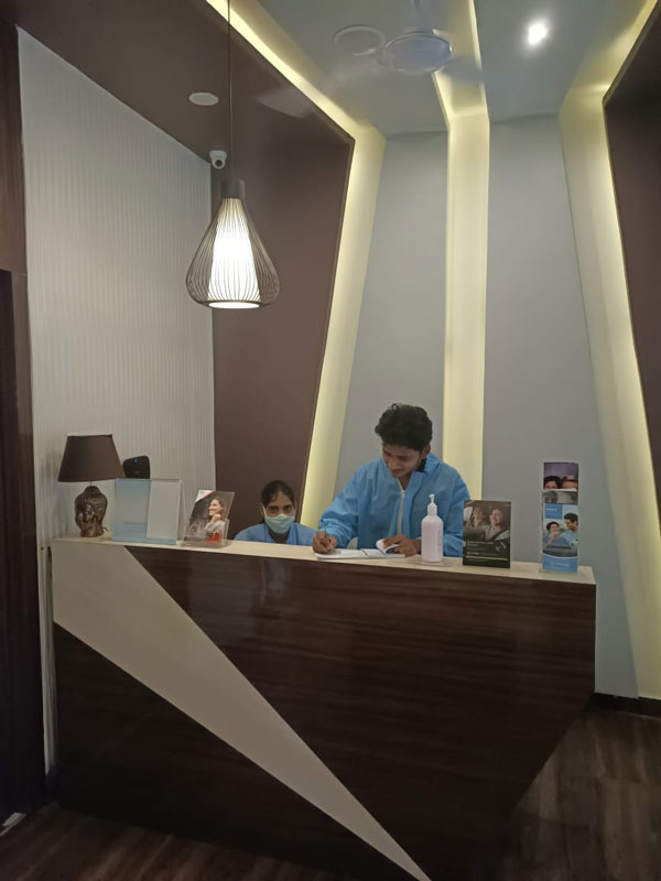 Come and solve your dental queries at this reception area of the dental clinic in South Kolkata from our staffs