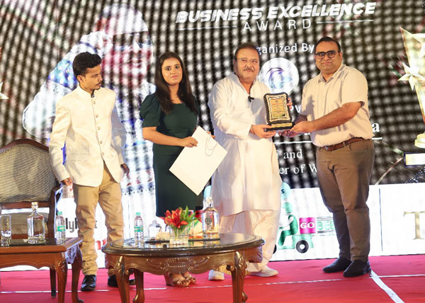 Dr. Sanket Chakraverty receiving award from Madan Mitra for being the best dentist in Kolkata